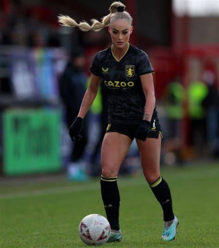 Alisha Lehmann Religion: Is Douglas Luiz Partner Lesbian? Alisha Lehmann Religion