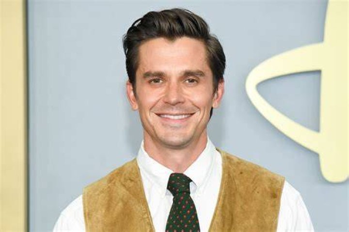 antoni porowski alcohol