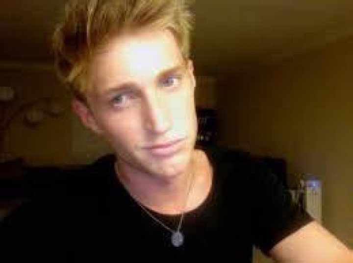 Arik Holt