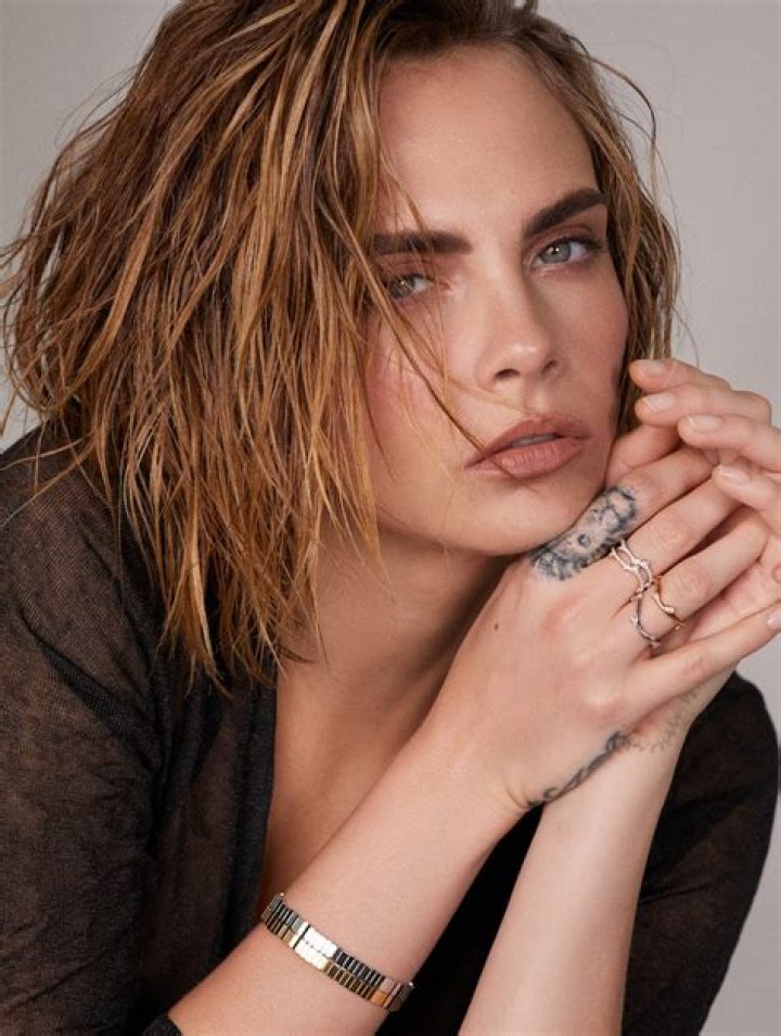 Cara Delevingne additcted