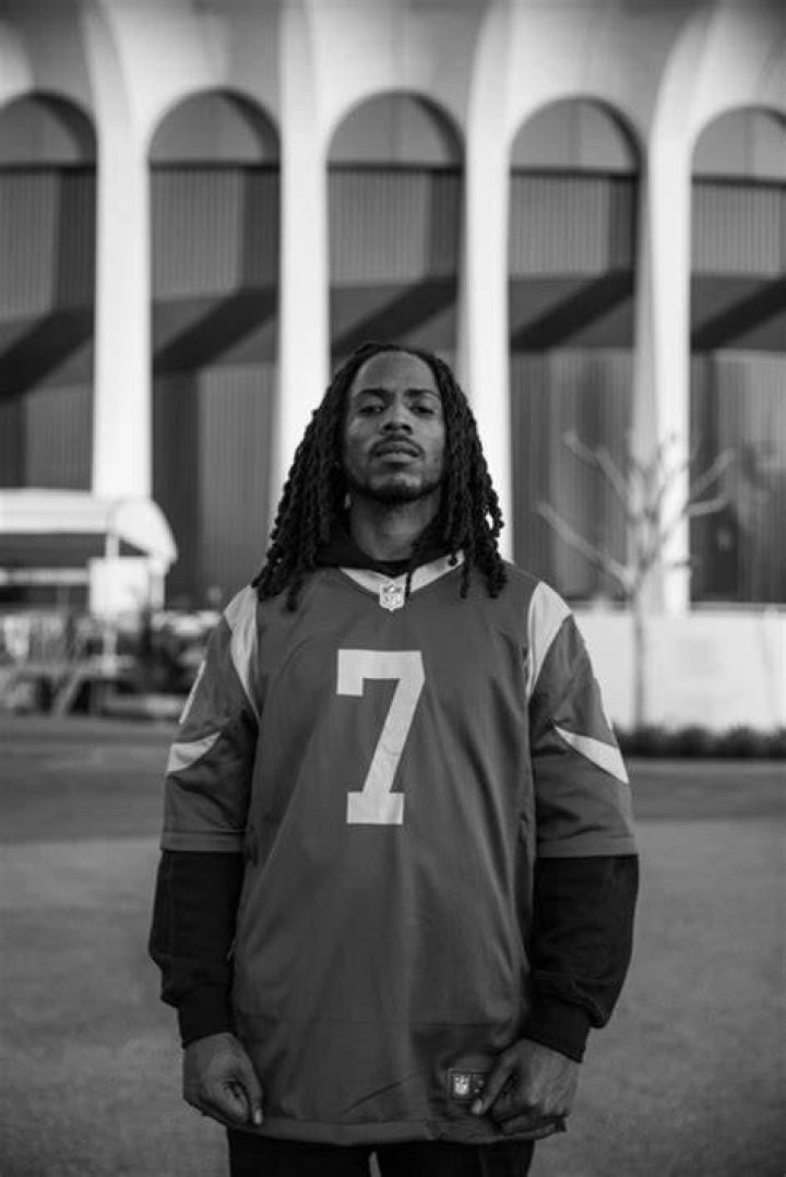 D Smoke Performs &lsquo;Black Habits&rsquo; On 'Strahan, Sara And Keke' - Black Habits