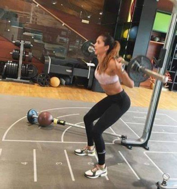 Daniela Ospina spotted in her gym while lifting some weight