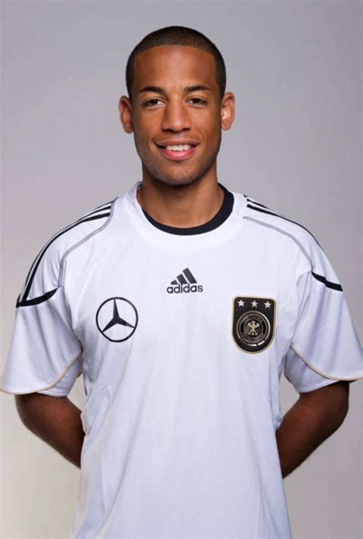 Dennis Aogo
