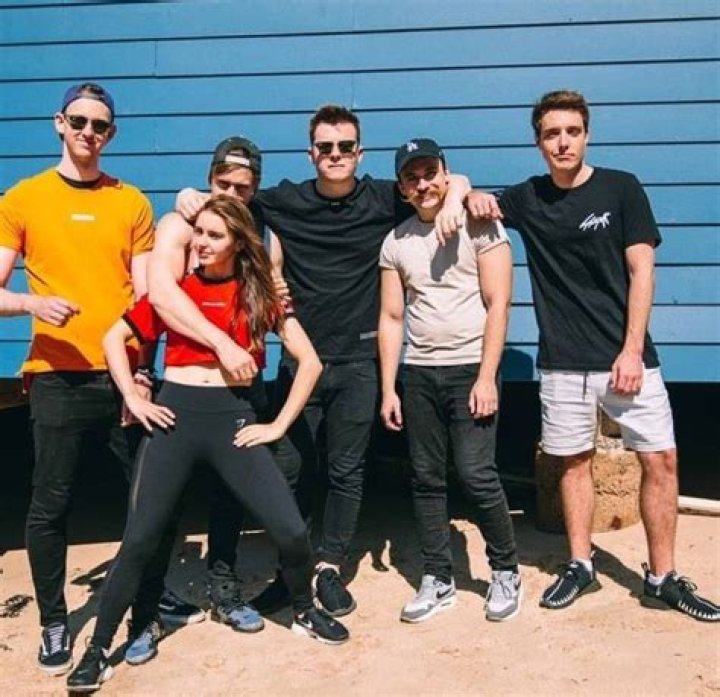 Explore Loserfruit Brother and Siblings Details