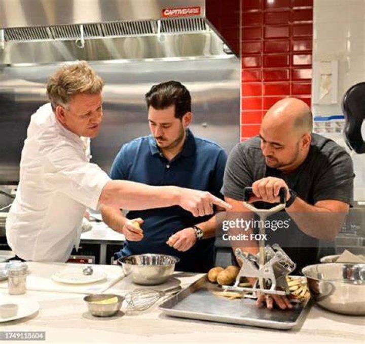 Gordon Ramsey with the owners and crew in the season premiere &ldquo;Bel Aire Diner&rdquo;