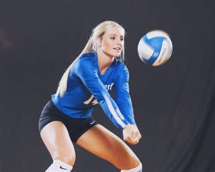 Harper Hempel playing Volleyball