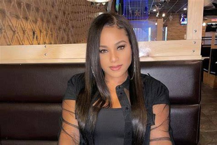 ISHAWNA ISHAWNA