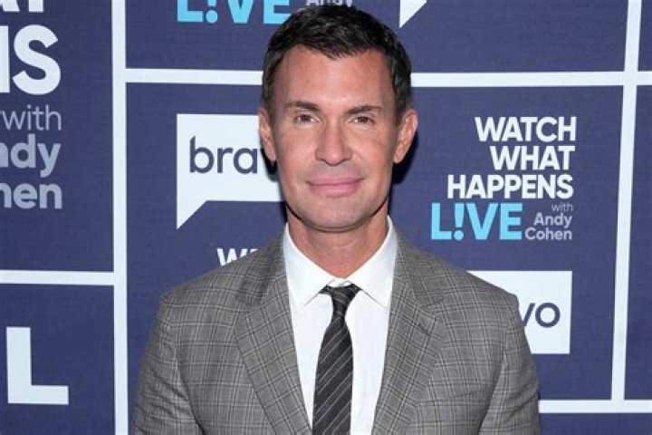 jeff lewis polarizing figure