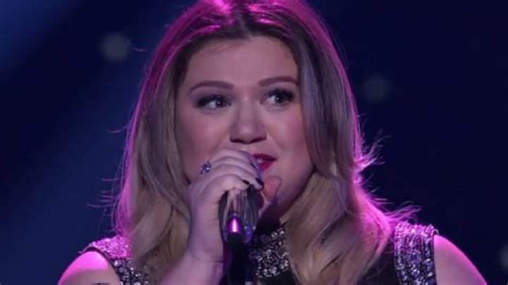 Kelly Clarkson Performs Piece by Piece AMERICAN IDOL - the voice us piece by piece