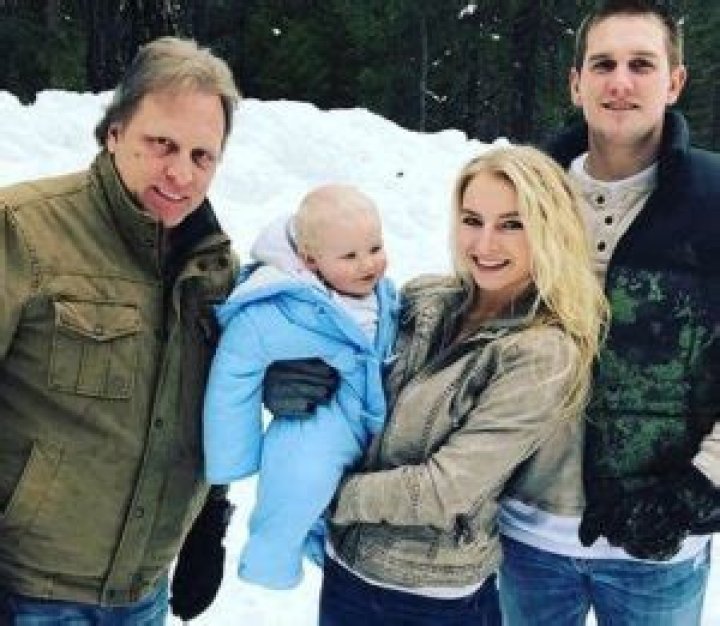 Mandy Hansen along with her sister Nina Hansen and her nephew