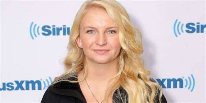 Mandy Hansen married her husband Clark Pederson in 2017