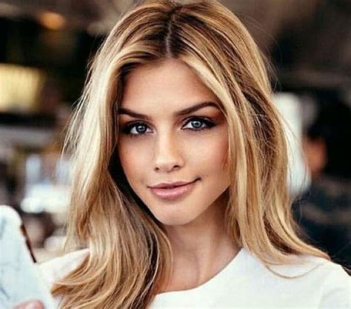 Marina Laswick Net Worth Image