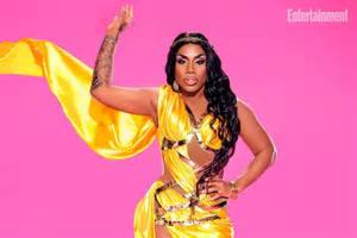 Mon&eacute;t X Change drag queen career