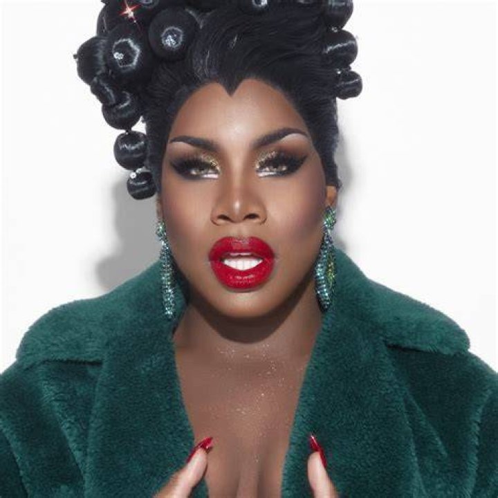Mon&eacute;t X Change Education