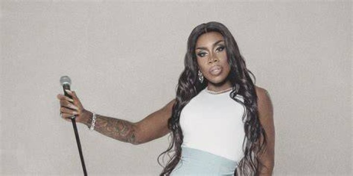 Mon&eacute;t X Change