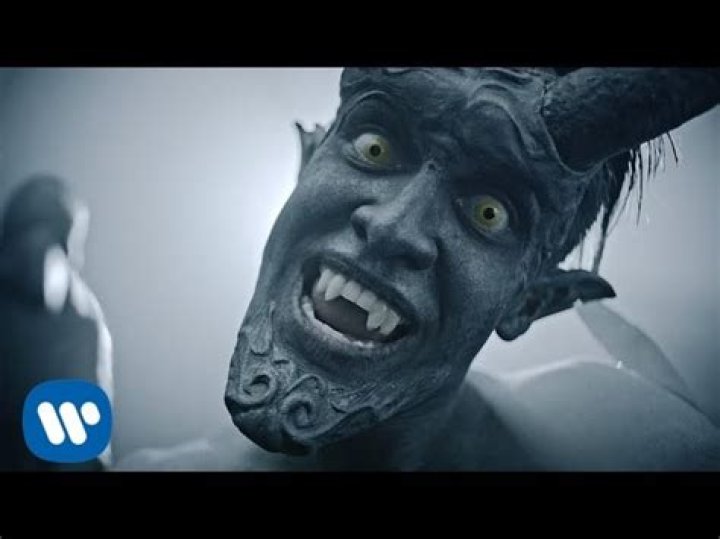 Panic! At The Disco: Emperor's New Clothes [OFFICIAL VIDEO] - instrumental 80s music disco without words