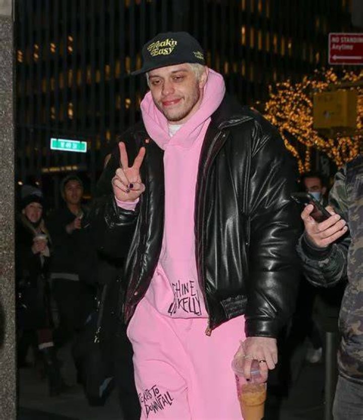 pete davidson gives peace sign