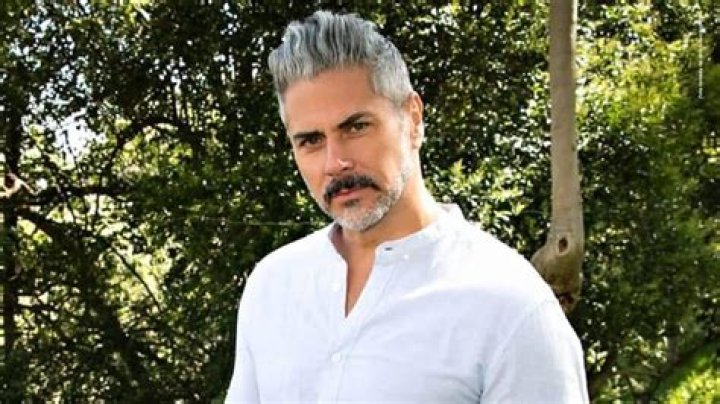 Ricardo Crespo in Few Fleas