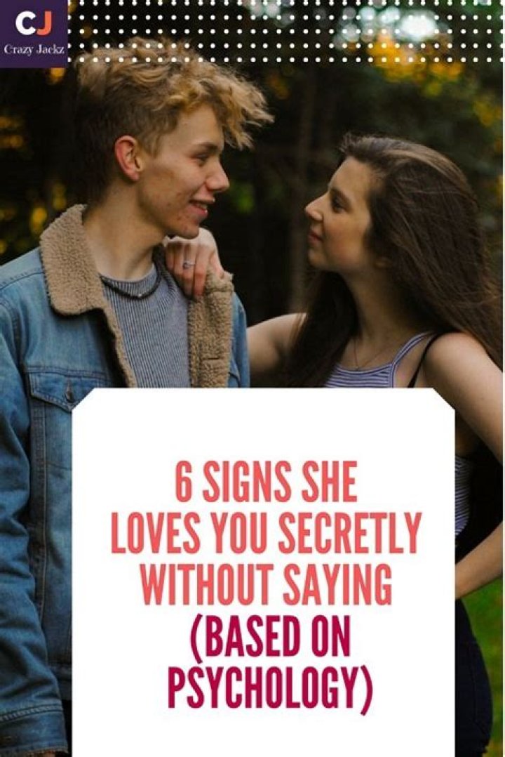 Signs she loves you without saying Signs she loves you without saying