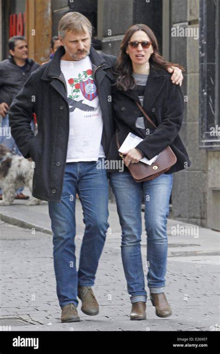 Viggo Mortensen with his girlfriend
