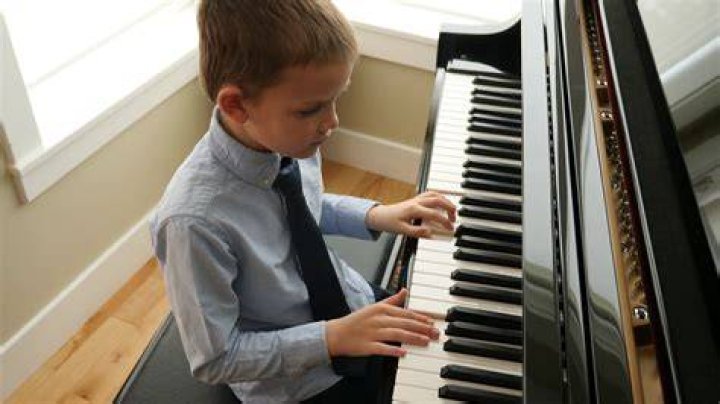 When the piano plays you - hip hop songs on piano easy