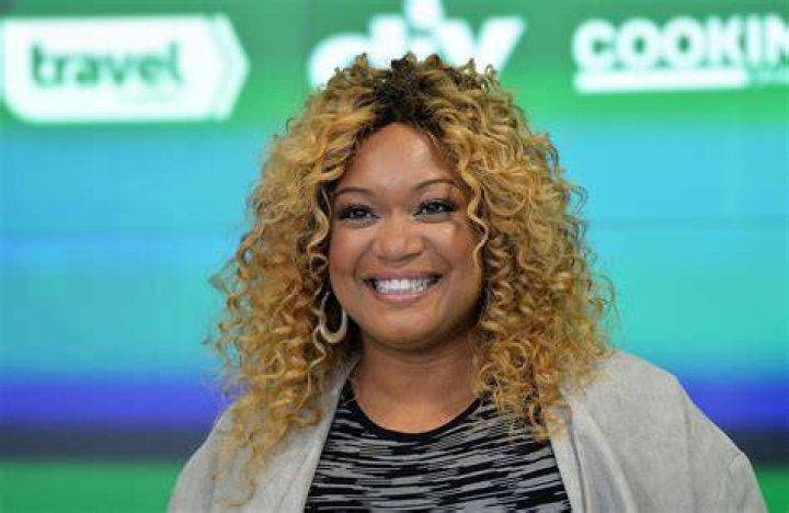 where does sunny anderson live