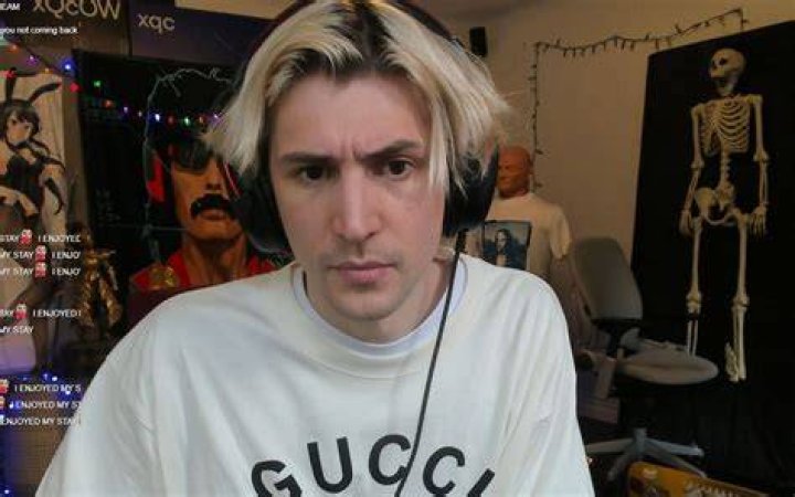 xQc Accidentally Sings The Wrong Lyrics... - xqc music playlist 2021